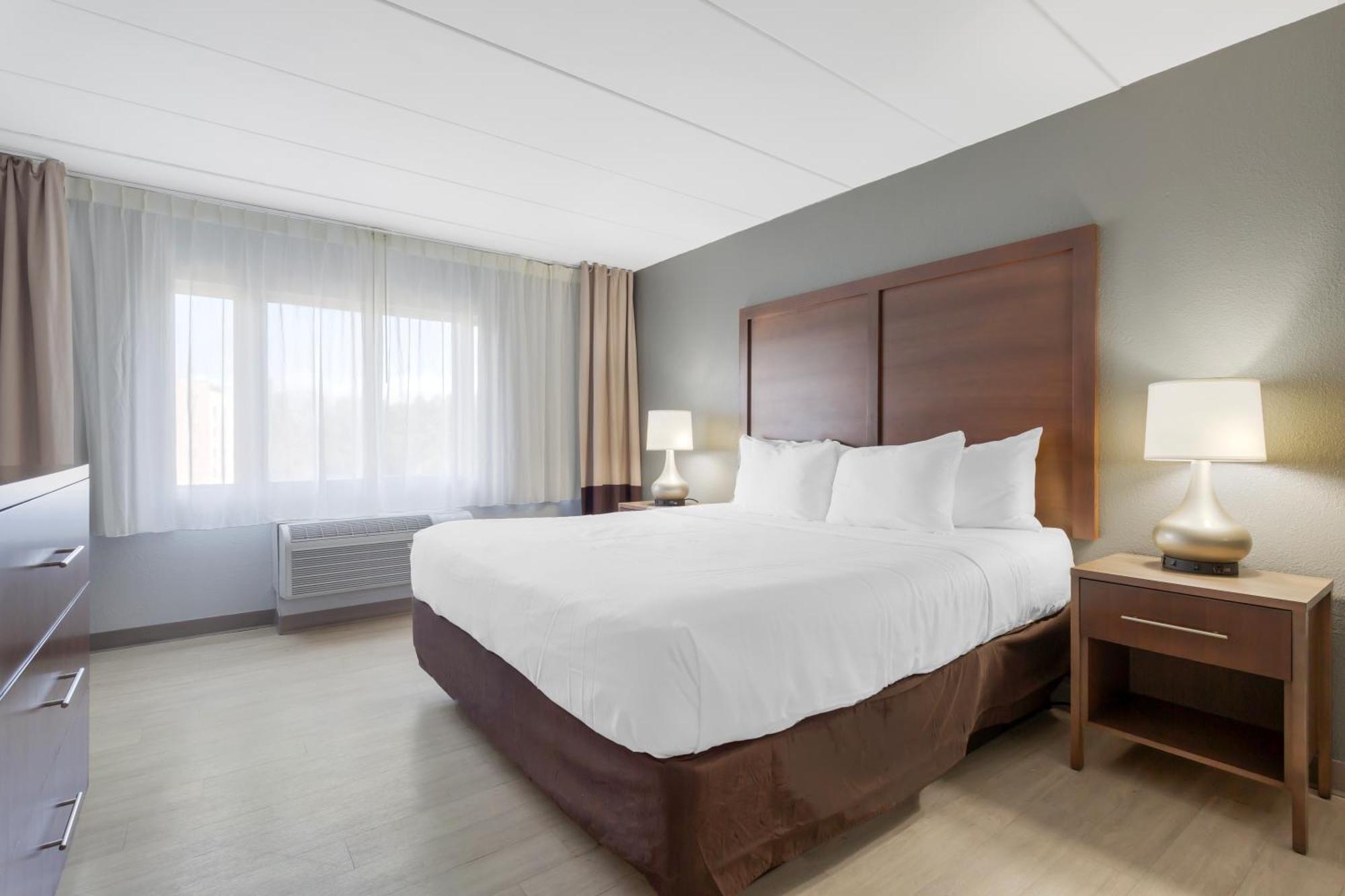 Standard King Room - Non-Smoking